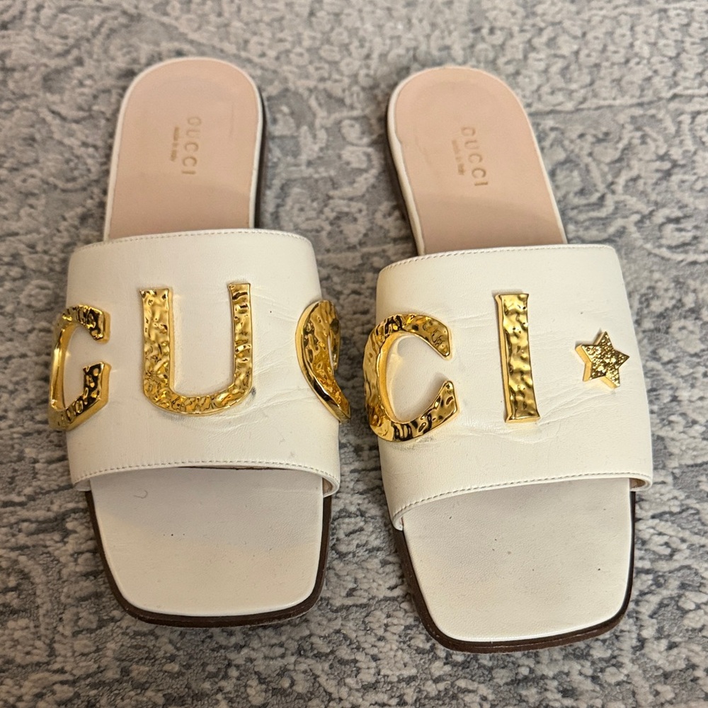 Gucci Women's White Sandals with Gold Logo size 37.5